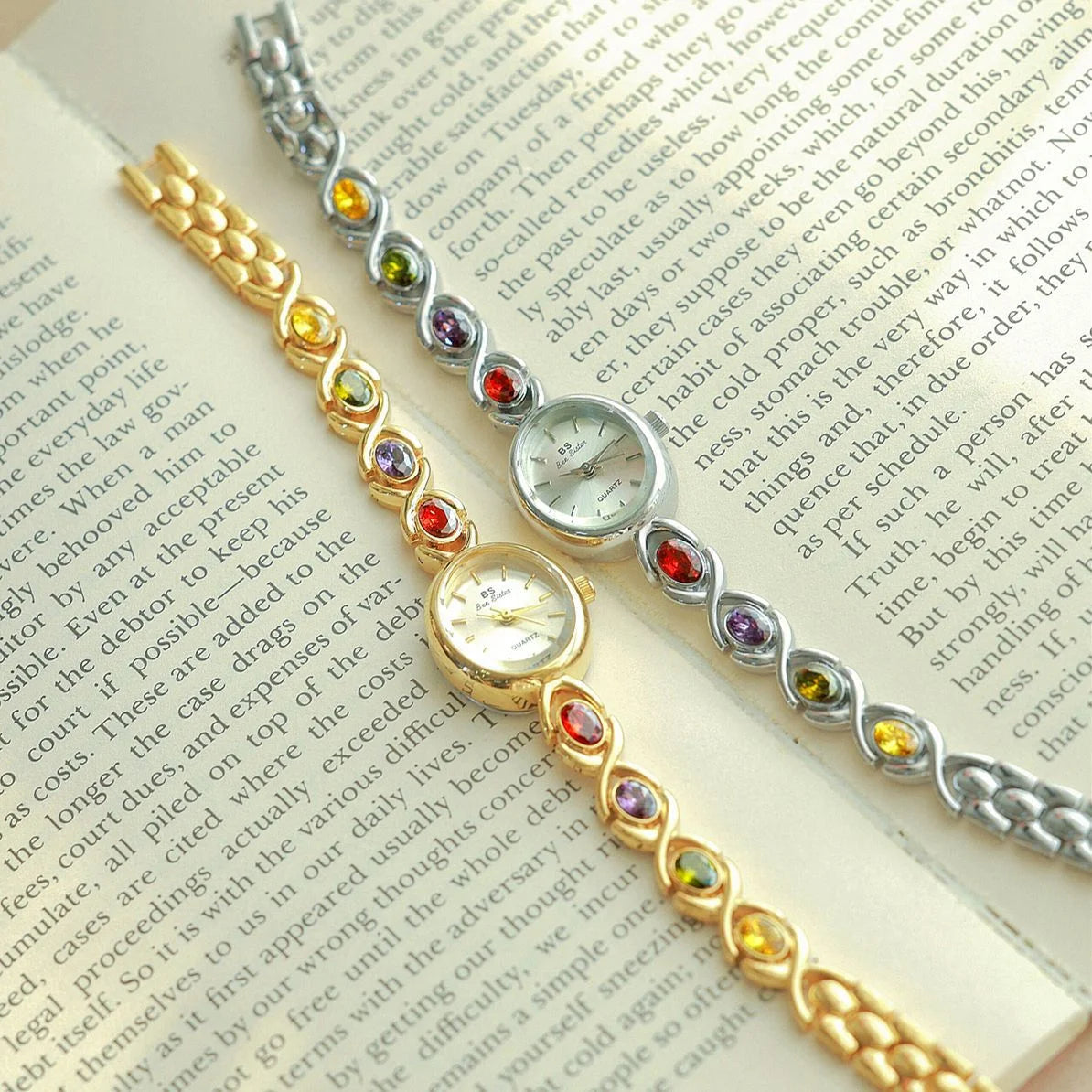 Women's Retro Alloy Quartz Watch Steel Band