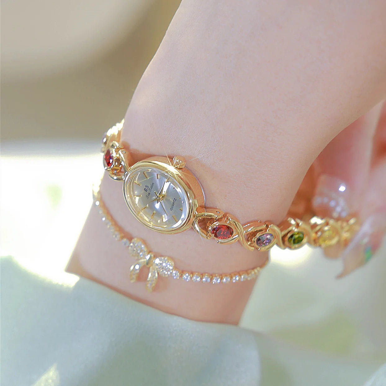 Women's Retro Alloy Quartz Watch Steel Band