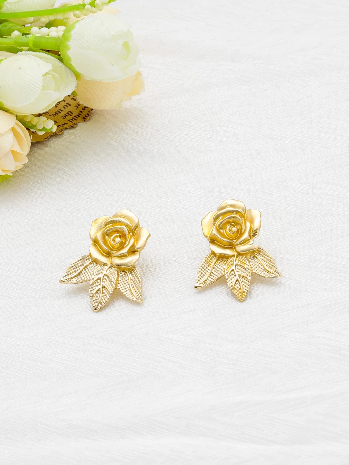 Gold Flower Pendant Jewelry Set