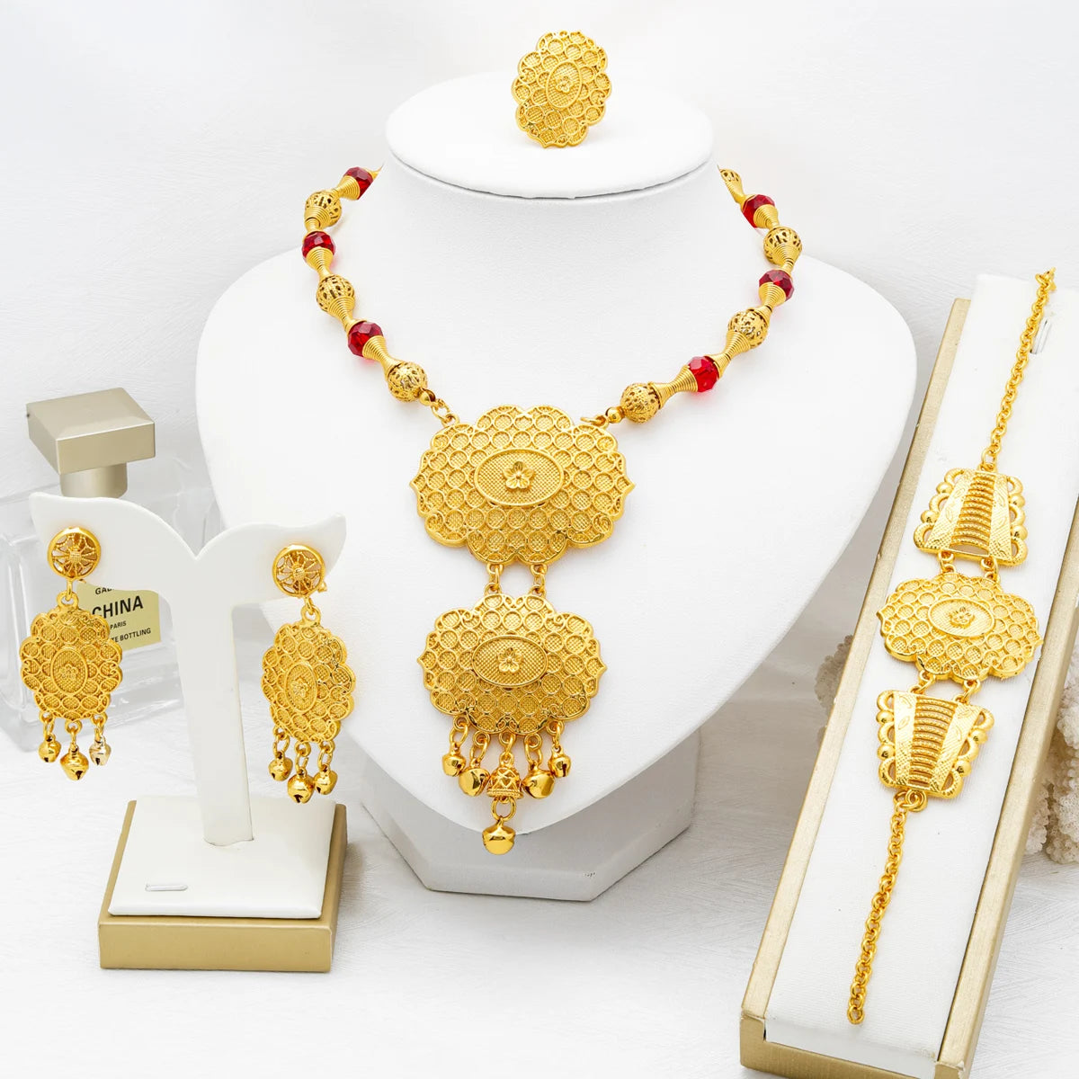 Gold Flower Pendant Jewelry Set