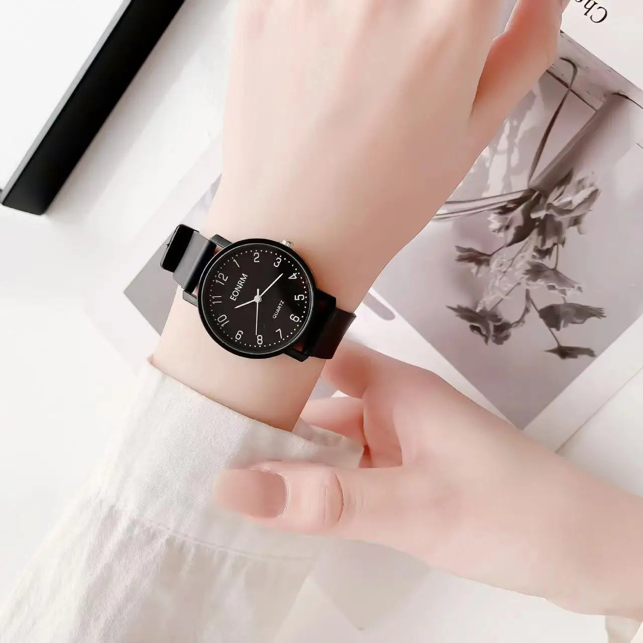 Unisex Minimalist Big Dial Silicone Quartz Watch