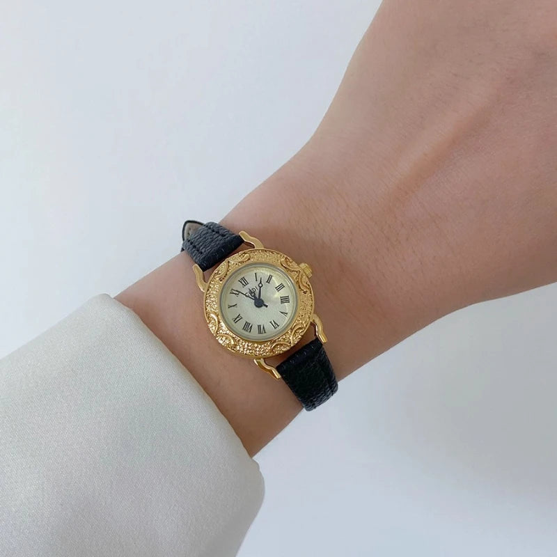 Women's Vintage Roman Quartz Leather Watch
